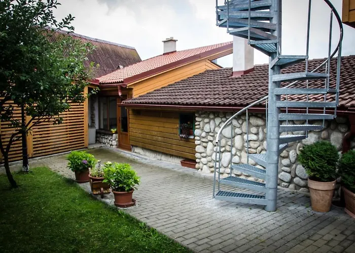 Family House - Zuzana 롯지